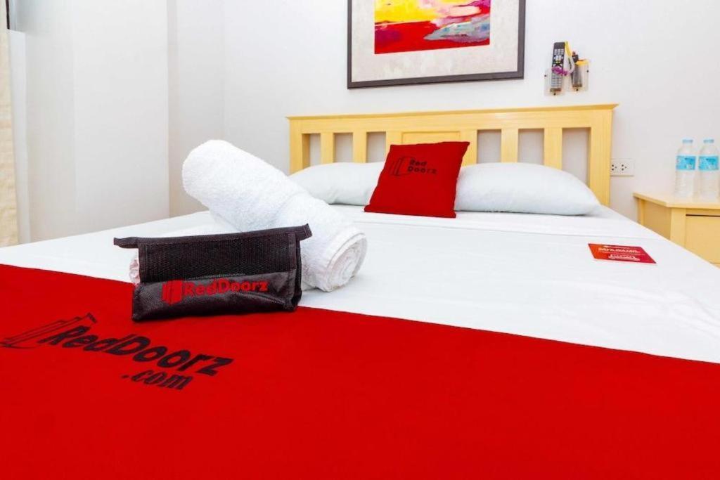 Reddoorz Near Cebu Metropolitan Cathedral Hotel Exterior photo